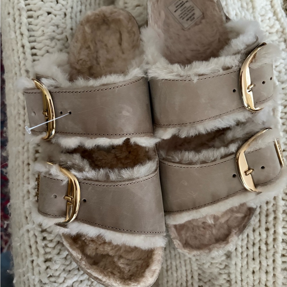 Birkenstock Taupe Arizona shearling with Gold Buckles - size 41